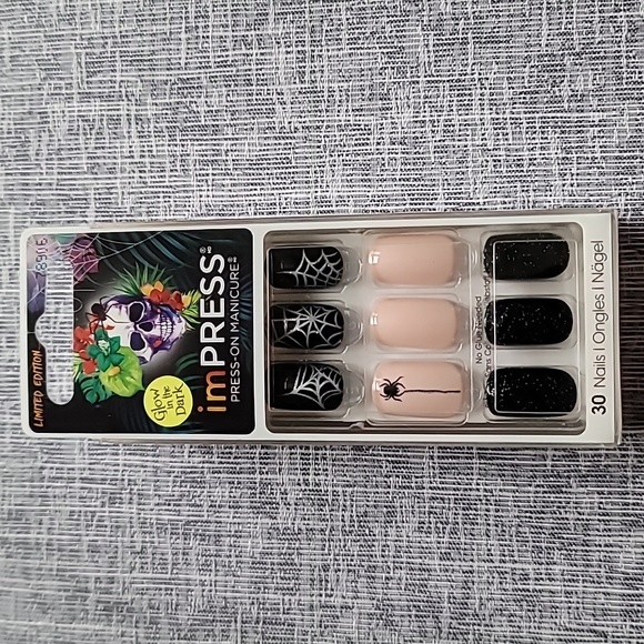 ImPRESS Press on Nails Halloween Spider Web Medium Length New - Picture 1 of 4